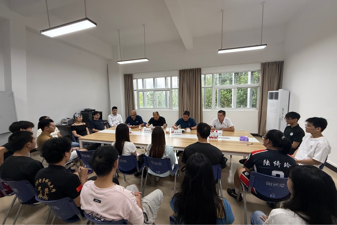 体育部举行2026届“功勋运动员”表彰大会