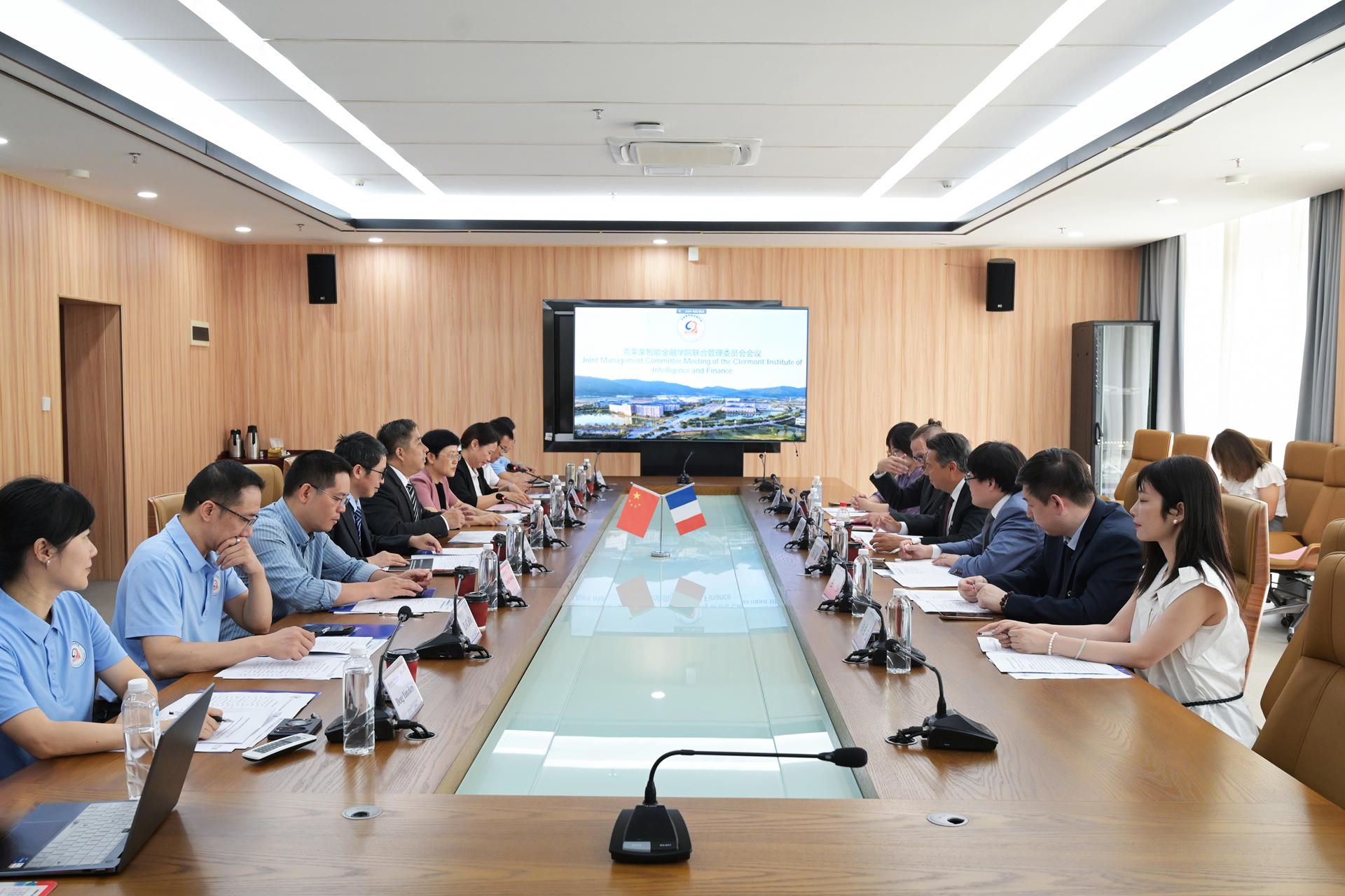克莱蒙智能金融学院首次联合管理委员会会议顺利召开
