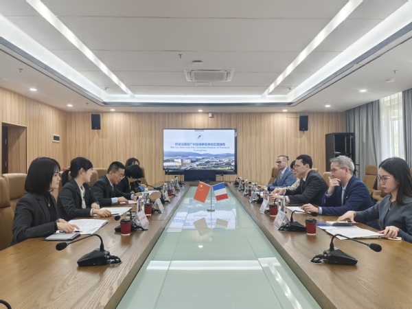 法国驻广州总领事馆科技与高等教育合作领事敖礼威一行来校访问交流（图）