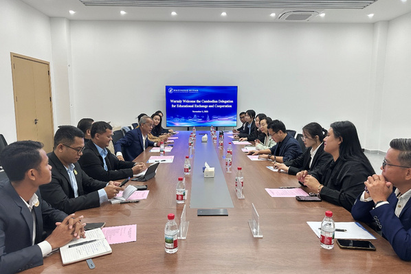 柬埔寨教育代表团到桂电南宁研究...