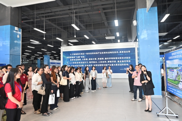 越南青年“红色研学之旅”活动在...