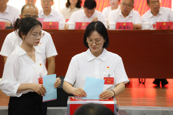 中国共产党桂林电子科技大学北海校区第二次党员代表大会胜利召开(图5)