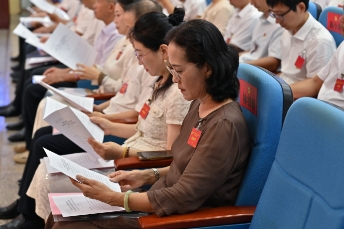 中国共产党桂林电子科技大学北海校区第二次党员代表大会胜利召开(图4)