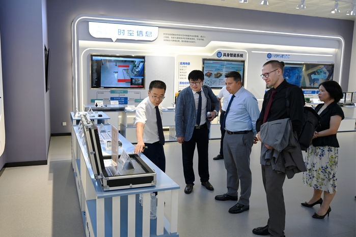 法国克莱蒙高等商学院代表团来校开展交流合作（图）