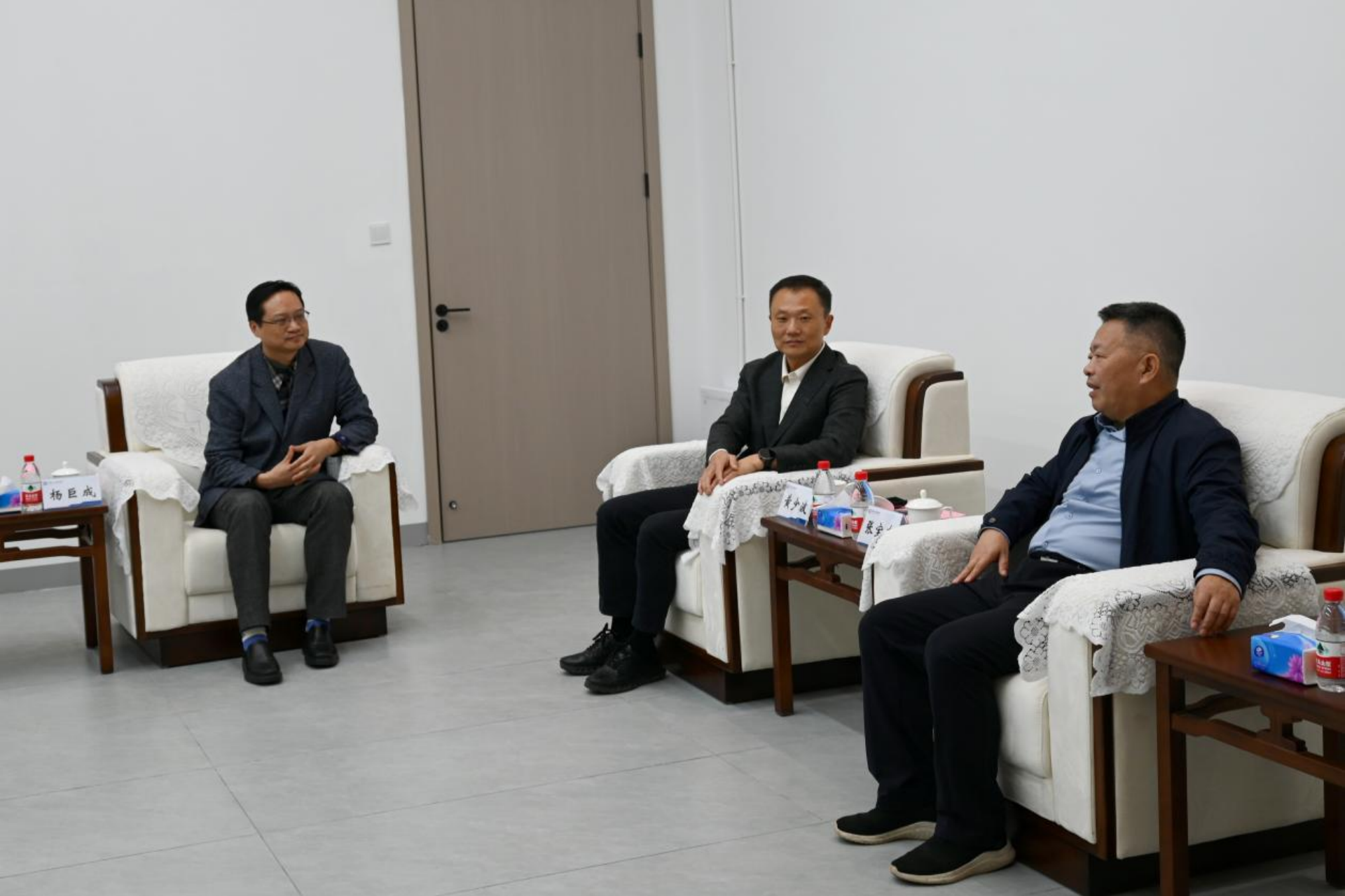 中国工程院院士张宝东一行到广西人工智能学院调研交流(图)