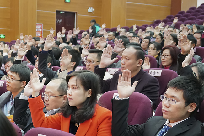 说明:举手.jpg